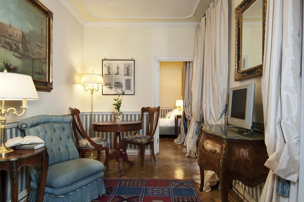 Petit Palais Hotel De Charme Milan Room photo