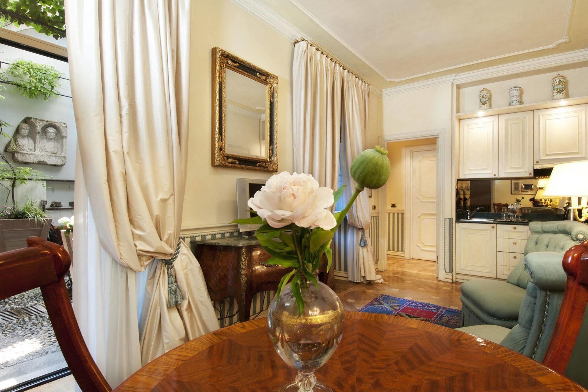 Petit Palais Hotel De Charme Milan Room photo